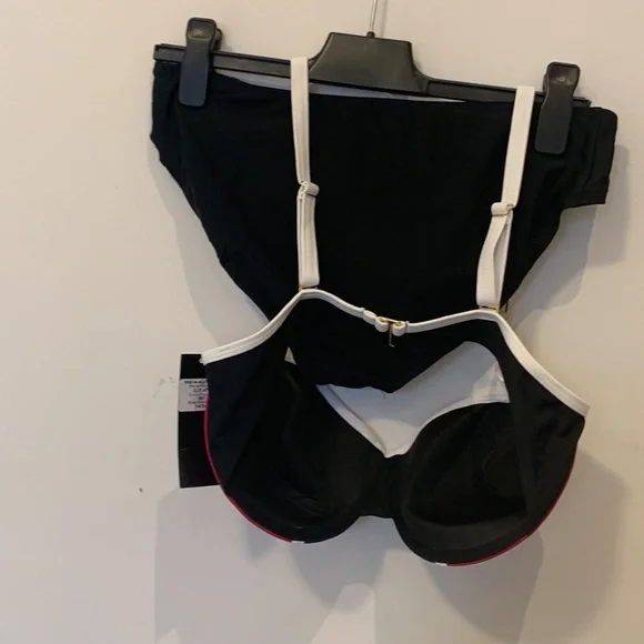 Woman Bathing Suits - Picture 3 of 4